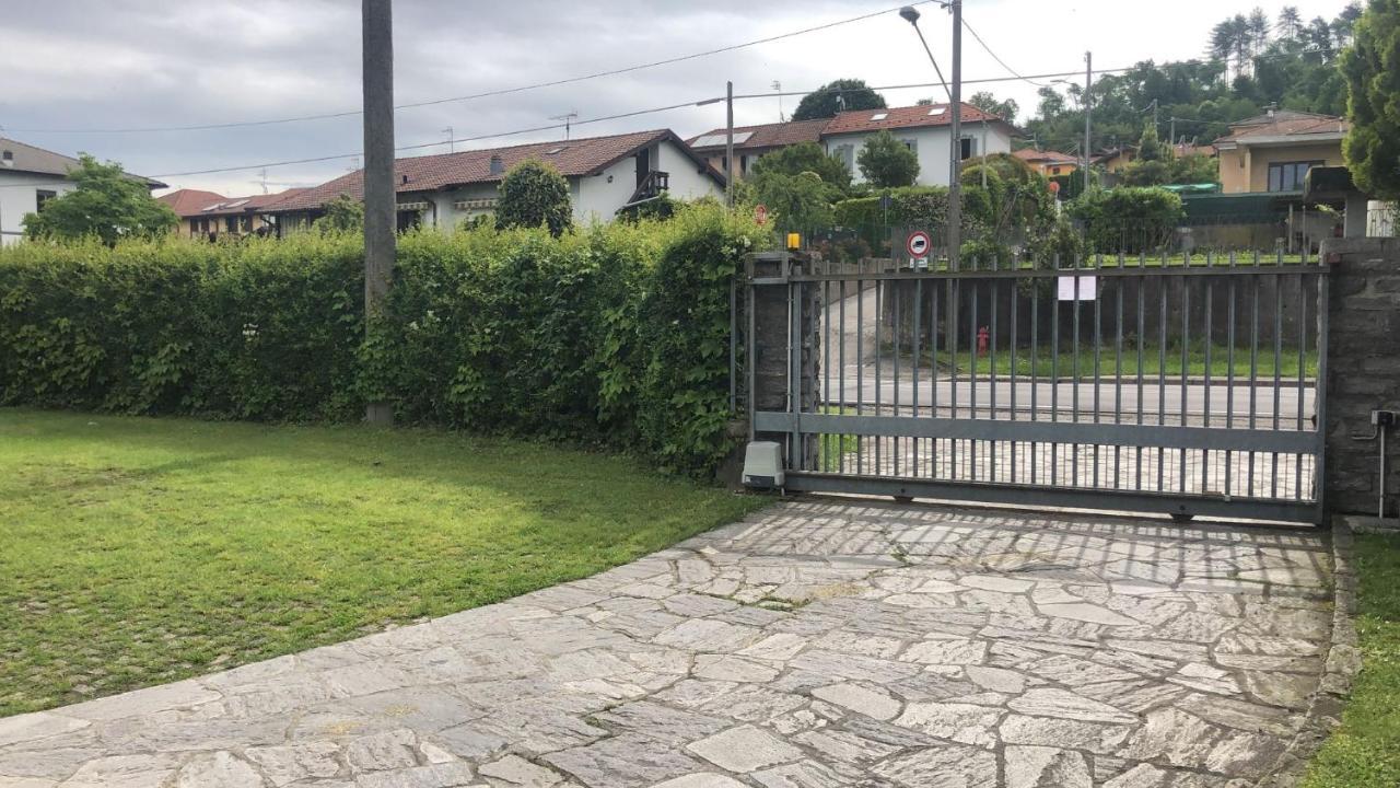 Casa Gaiani Villetta In Riva Al Lago Vista Mozzafiato Varano Borghi Exterior photo